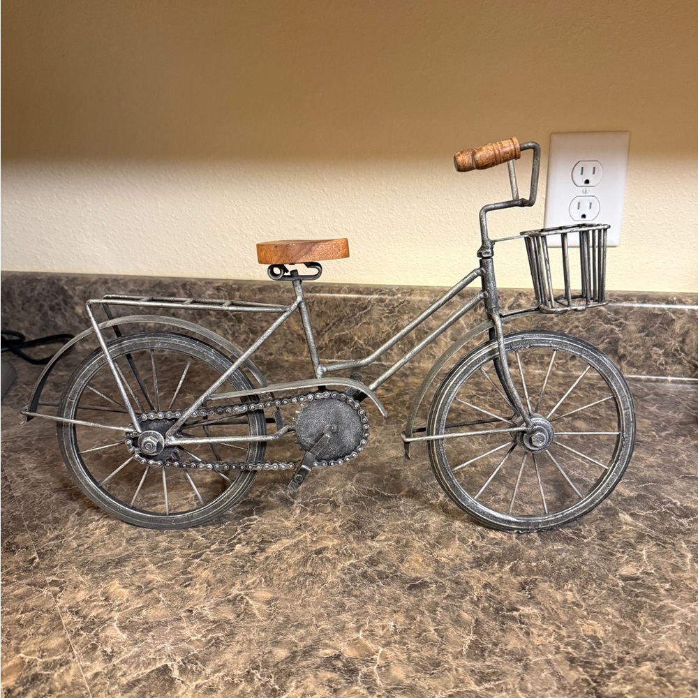 Vintage Metal Bicycle Decor 🚲